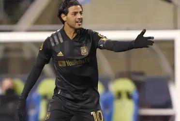 Carlos Vela is a Mexican player who played for Chivas Guadalajara and then had his best moments at Arsenal in England. He also had great performances in the Mexican national team.