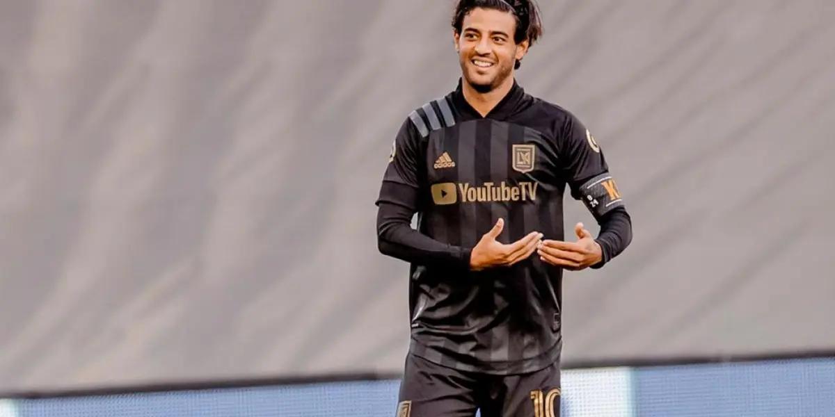 Carlos Vela with the LAFC jersey. (Source: Record)