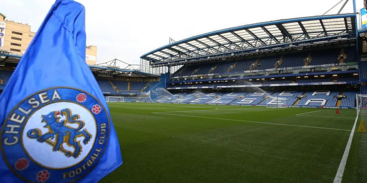 Chelsea are in talks with the Brazilian footballer to close the deal on personal and contractual terms.