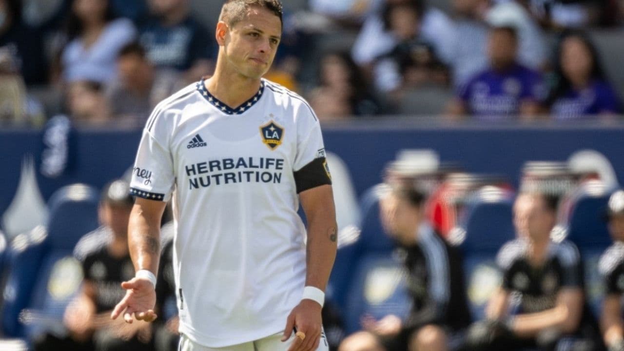 Chicharito Hernández's Los Angeles Galaxy suffered a 3-0 defeat against Houston Dynamo.