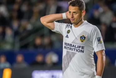 Chicharito interacted with his fans, and when he was asked a question, the interaction got emotional and he tried to hold the tears.