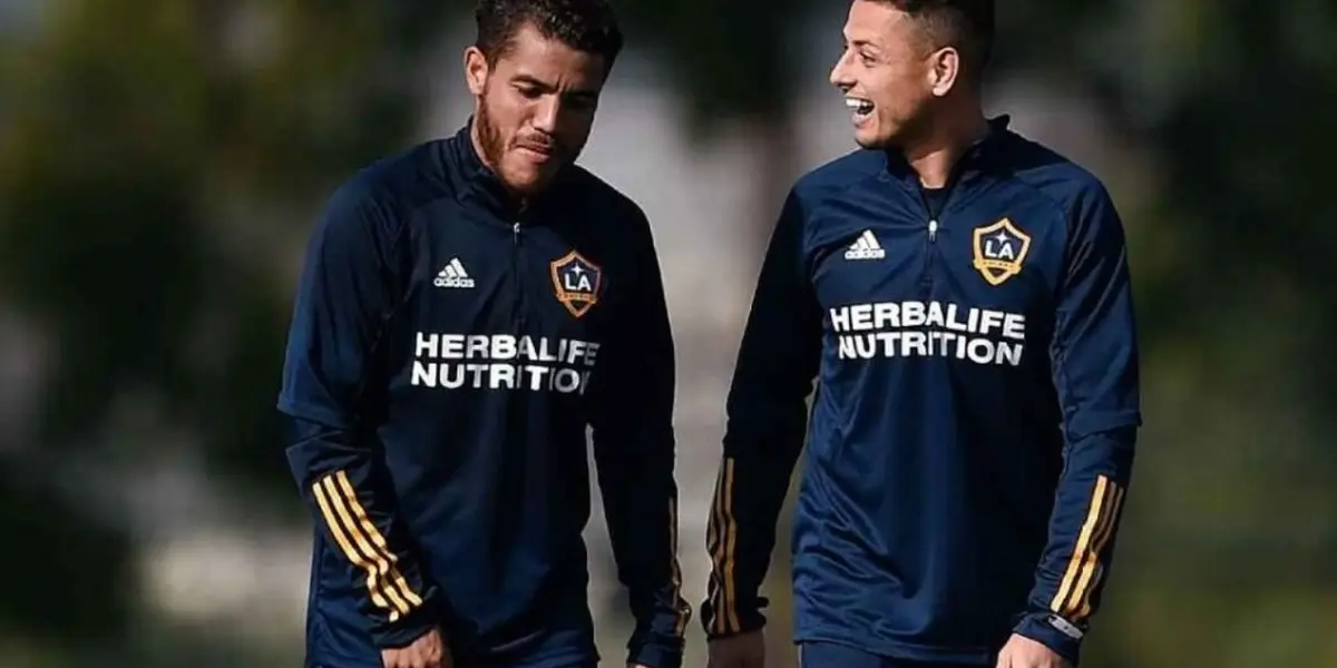 Chicharito wants to convince Jonathan Dos Santos of staying at Los Angeles Galaxy and made a public intent so his friend makes the decision he wants.