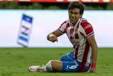 Chivas are showing a poor display of soccer, and are losing against Atletico San Luis in match-day 2 of Liga Mx.