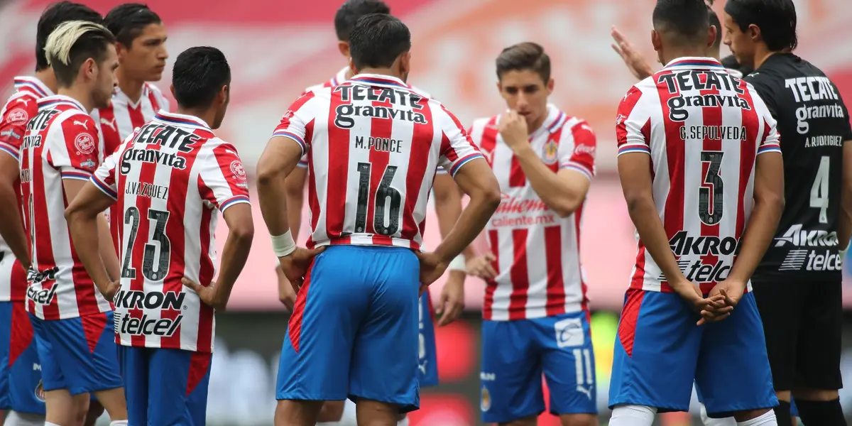 Chivas de Guadalajara prepares to face Santos Laguna in the Torneo Apertura 2021 of Liga MX.
