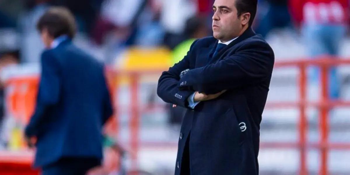 Chivas have won just 4 games with him on the dugout.