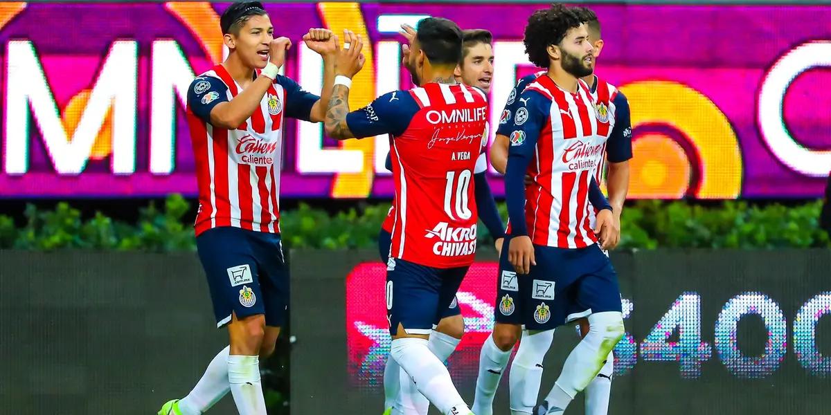 Chivas only needed five minutes to seal the score against a team that has yet to defeat El Rebaño for the first time in its history.