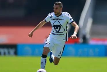 Chivas pretend to leave the left defender at Pumas as swap him for another player.