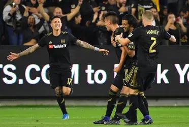 Christian Torres was borned in Fontana, a suburb of Los Angeles, to Mexican players. He has represented the US in youth levels.