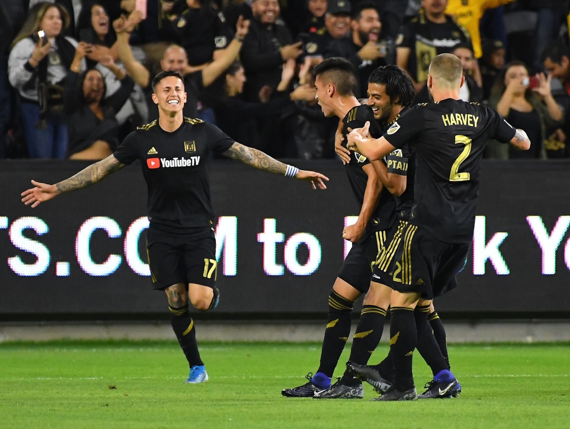 Christian Torres was borned in Fontana, a suburb of Los Angeles, to Mexican players. He has represented the US in youth levels.