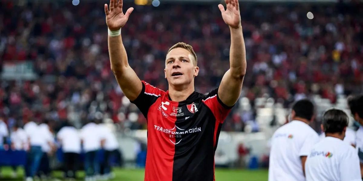 Club América are looking for a new striker.