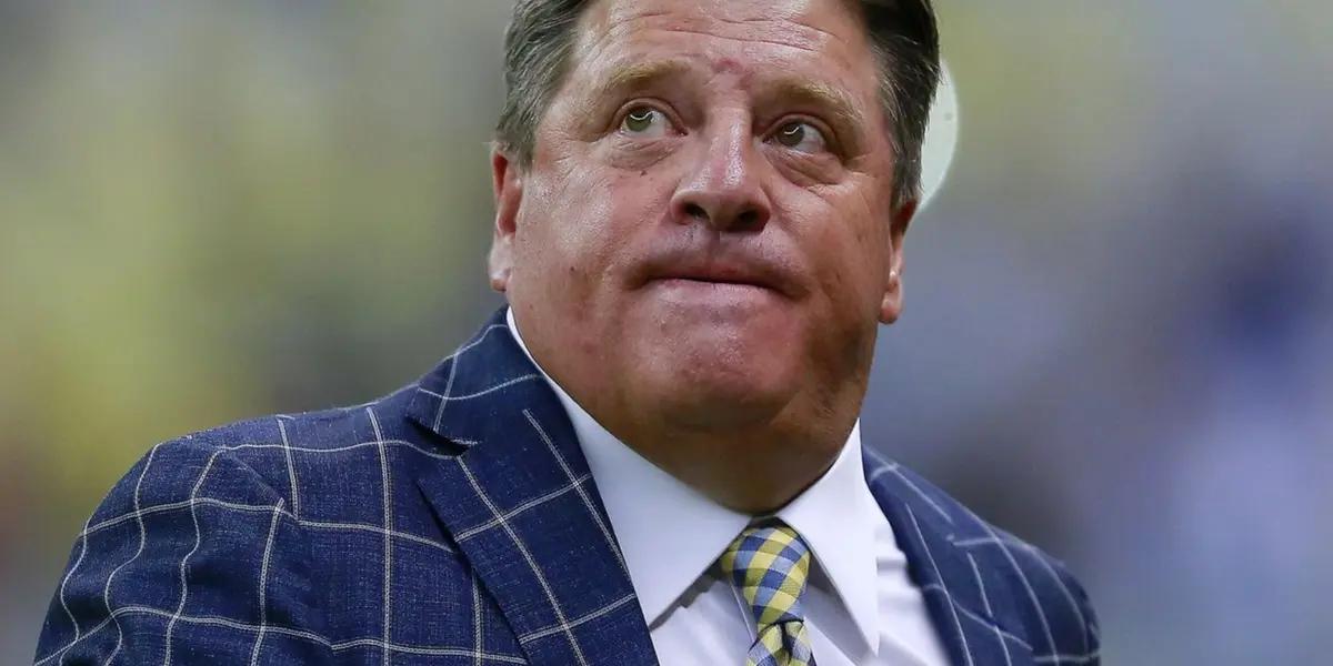 Club America fans grabbed it against Miguel Herrera after losing to Chivas de Guadalajara and sent him a clear warning.