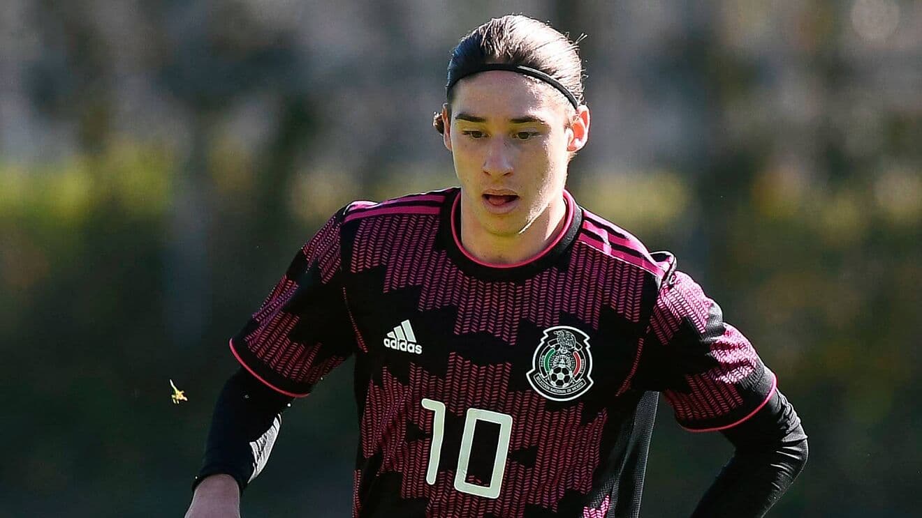Contrary to the United States and Canada, 'Tata' Martino bets little on youngsters with the senior national team.
