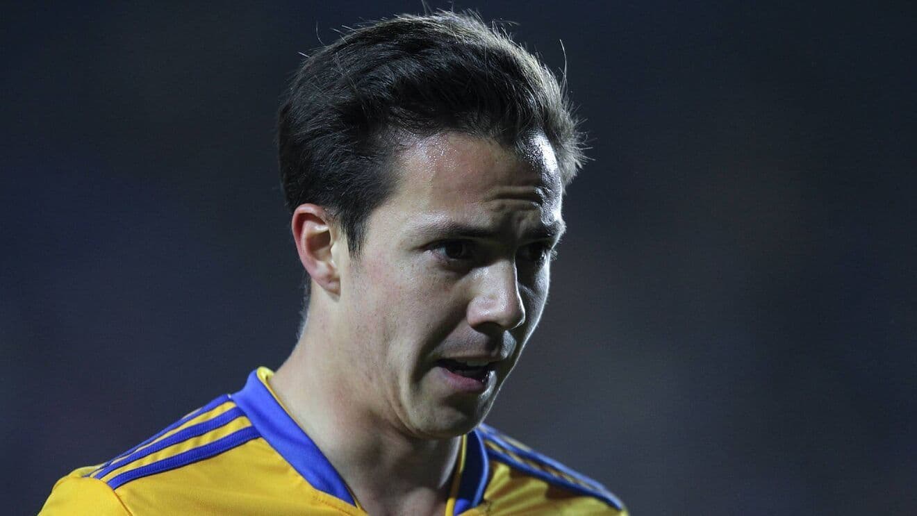 Cordova was being heavily criticized for his poor performances with Tigres. Now he has been shown a red card against Mazatlán and has made the match difficult for his team.