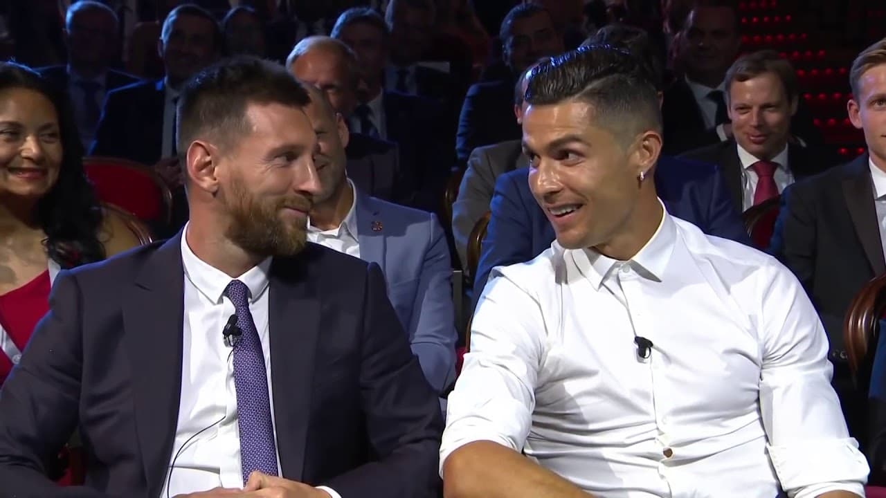 Cristiano Ronaldo arrived at Manchester United and took the spotlight at the end of the transfer market. But Lionel Messi had his moment recently, here are the numbers of both.