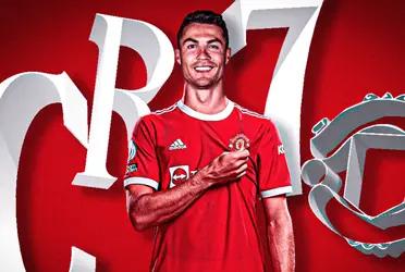 Cristiano Ronaldo arrived at Manchester United and United stars greeted the Portuguese on social networks.