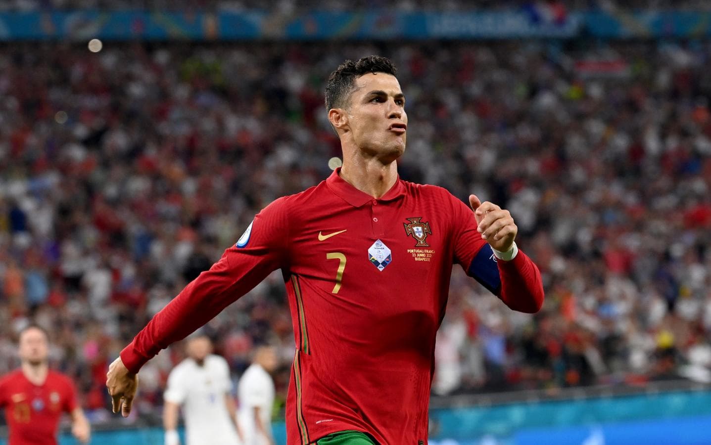 Cristiano Ronaldo does not have any tattoo on his skin. Something strange in soccer players, not only top level players, who usually wear a symbol, drawing, title, important date or name.