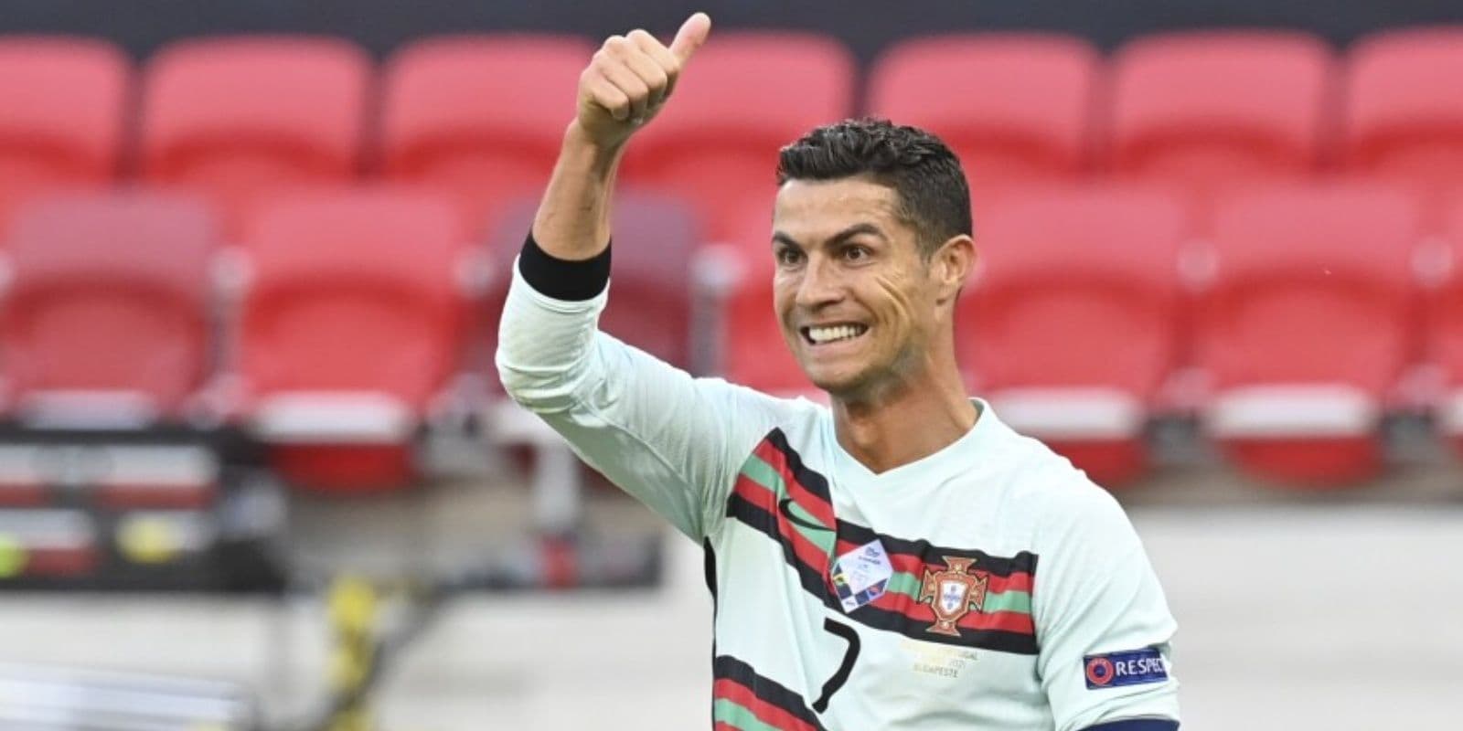 Cristiano Ronaldo is still struggling to leave Manchester United soon to play in the Champions League