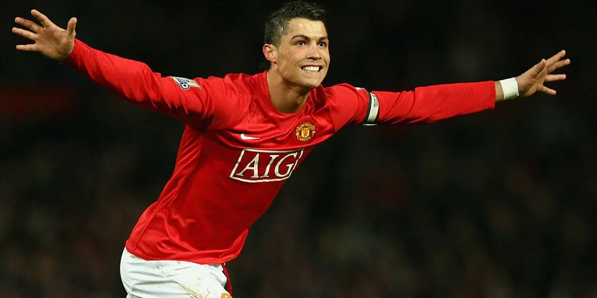 Cristiano Ronaldo signed his arrival at Manchester United, and as it turned out, his contract would be the best in the history of the Premier League.