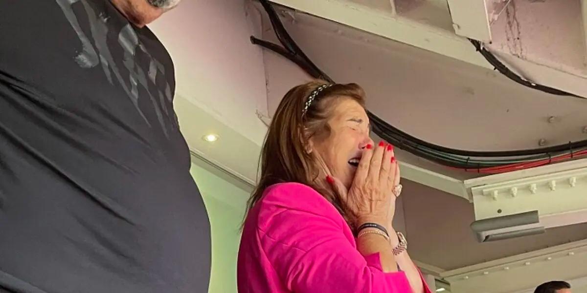 Cristiano Ronaldo's first match at Manchester United, which included his goals, not only provoked the excitement of the fans, but also a moving scene from Dolores Aveiro, his mother.