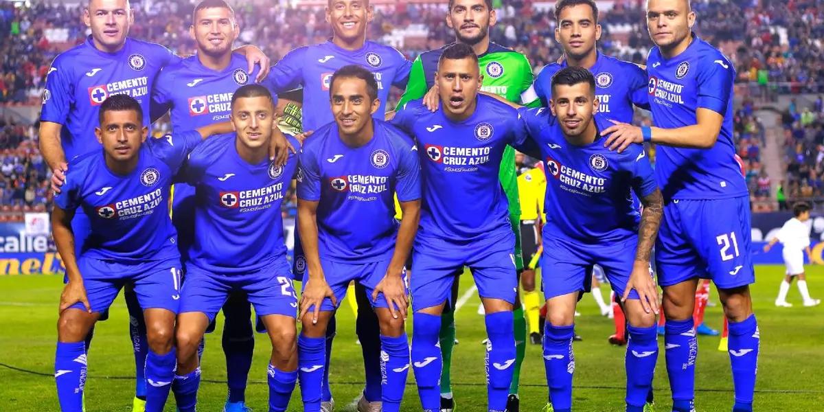 Cruz Azul blew a 4-0 advantage in the semifinals' second leg after being beaten by Pumas by the same result. That shocking loss set a unusual and sad record.