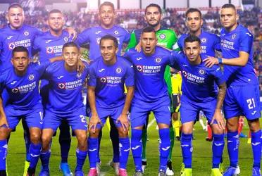 Cruz Azul blew a 4-0 advantage in the semifinals' second leg after being beaten by Pumas by the same result. That shocking loss set a unusual and sad record.