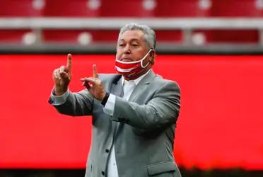 Cruz Azul defeated Chivas and generated a crisis in the local squad, after fans asking for an urgent resignation.