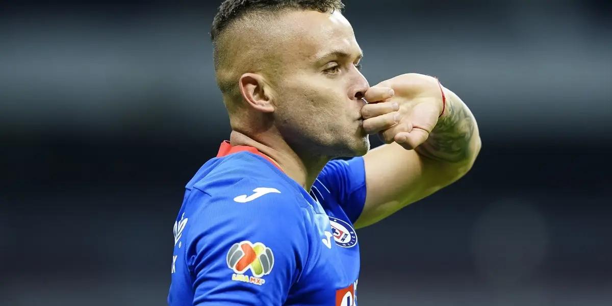 Cruz Azul extended its winning streak to 12 games
