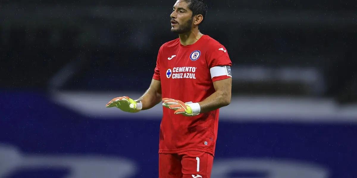 Cruz Azul goalkeeper José de Jesús Corona has been out of action for the Blues since July due to a finger fracture. How was his surgery and when is he expected to return to action?