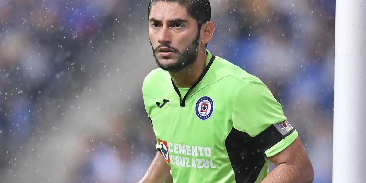 Cruz Azul goalkeeper, Jose de Jesus Corona kicked and headbutted Monarcas Morelia assistant coach, Sergio Martin a league semi-final. Martin had allegedly slapped Cruz Azul player, Waldo Ponce first.