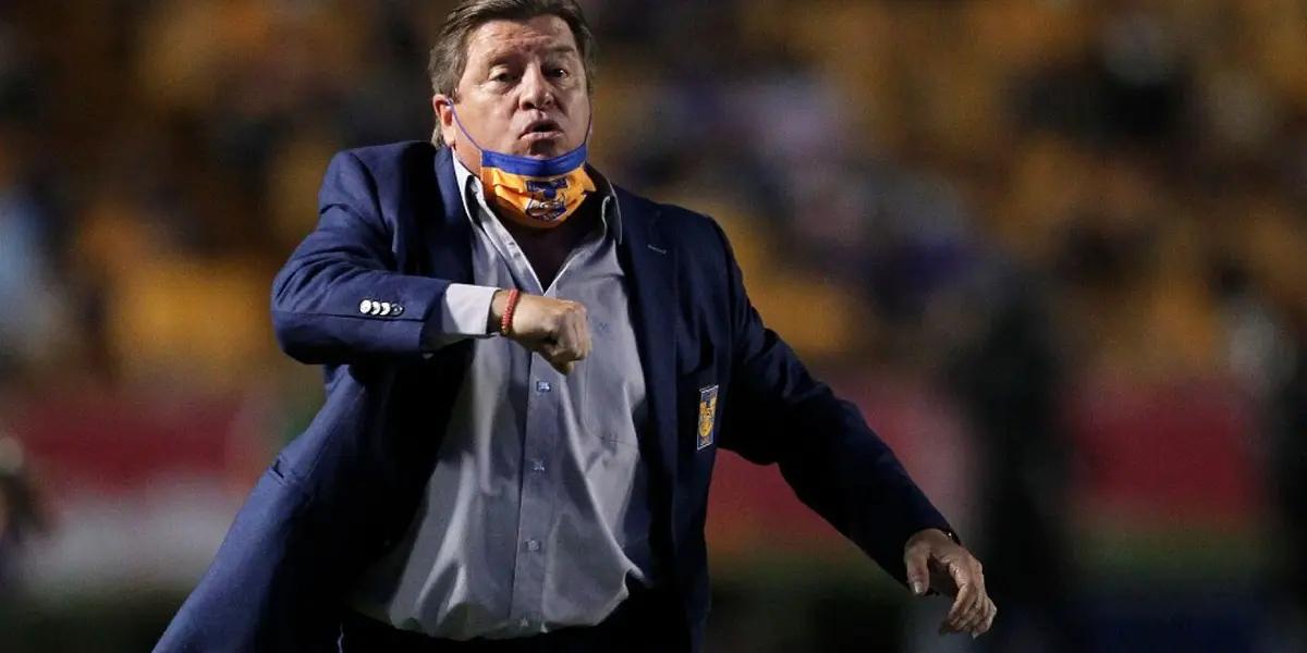 Cruz Azul has the lead in the first half of the opening match of the present tournament.