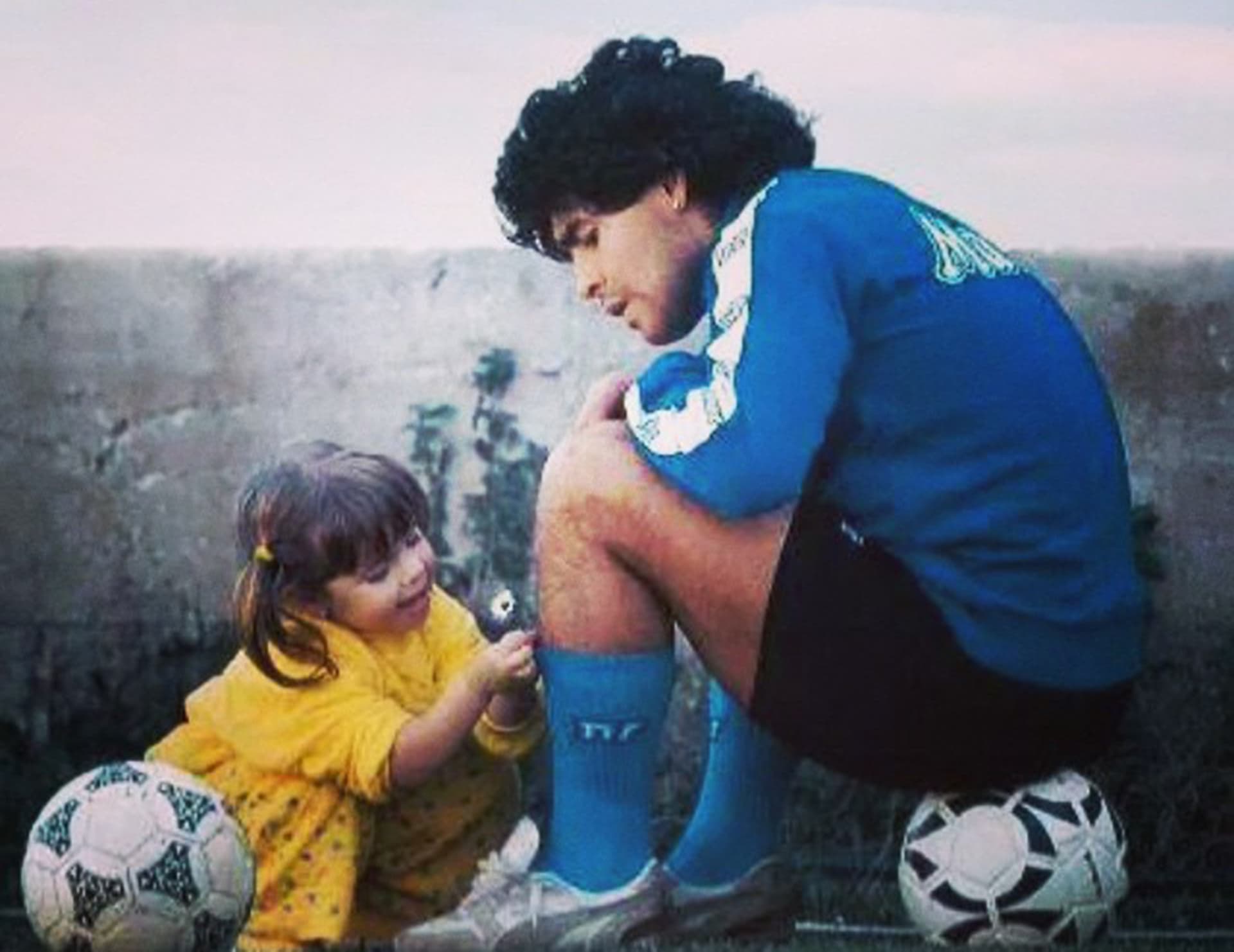 Dalma grew up in the republic of the impossible. She once commented that she wanted to have a dolphin as a pet and his father started a logistics -finally unsuccessful- to bring a dolphin to live in Moreno's villa. His normality was that.