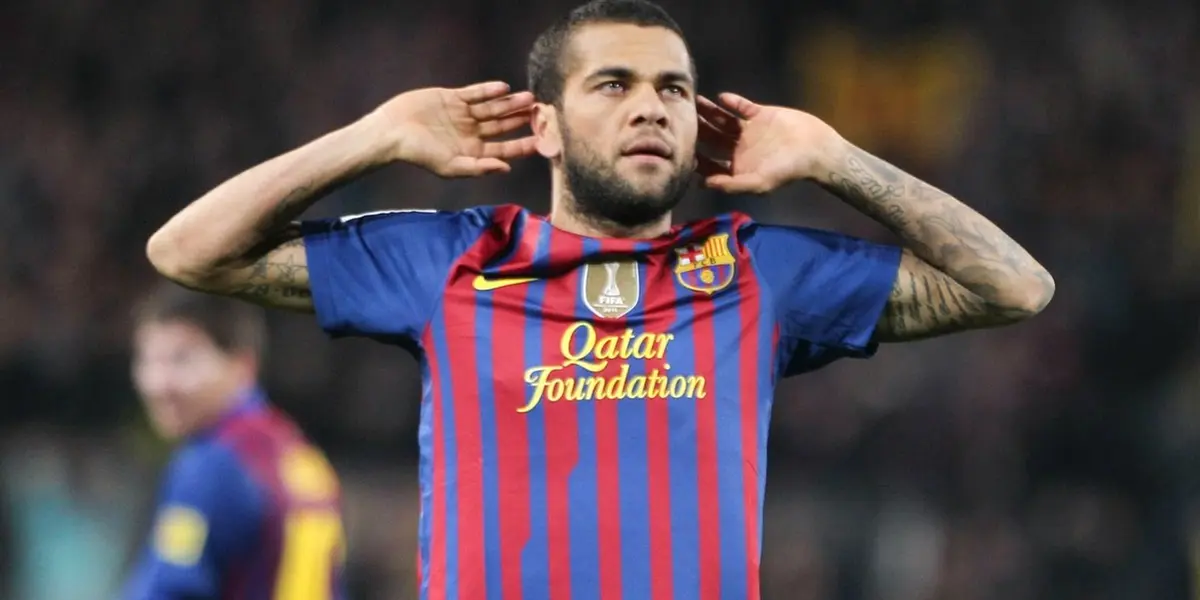 Dani Alves will only be able to debut with Barcelona in January, when the transfer market opens. The right-back trained this Monday with his new teammates.