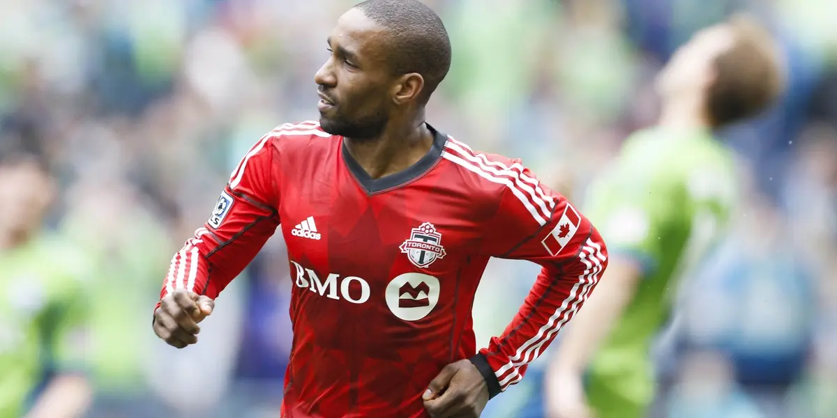 Defoe in a conversation with Peter Cech reveals why Drake is to blame for him playing for Toronto FC. 