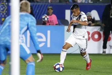 Dennis Te Kloese, Los Angeles Galaxy coach, revealed that there were approaches by teams from the Old Continent by the Mexican player