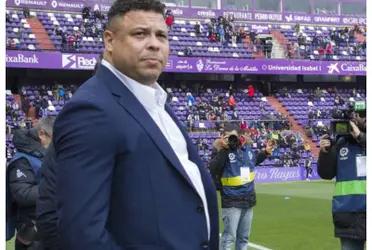 Despite being one of the best soccer players ever, the Brazilian experienced weight problems.