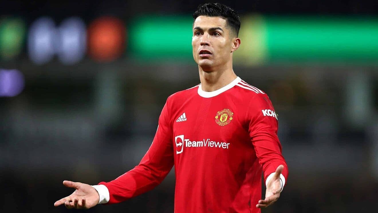 Despite Cristiano Ronaldo confirmed his continuity at Manchester United, Erik Ten Hag decided to keep him on the bench.