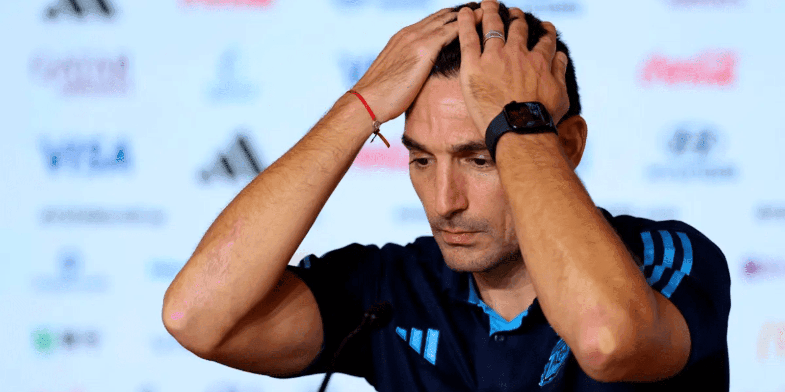 Despite lifting the World Cup, he would give way to young players in the Albiceleste