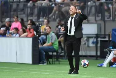 Despite the opinion of the fans, who consider that Bair and Cavallini do not complement each other well, coach Dos Santos trusts them a lot.