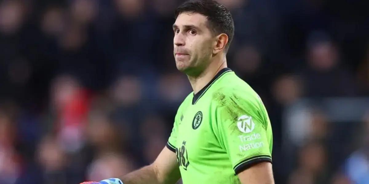 Dibu Martinez received a low blow from the press.