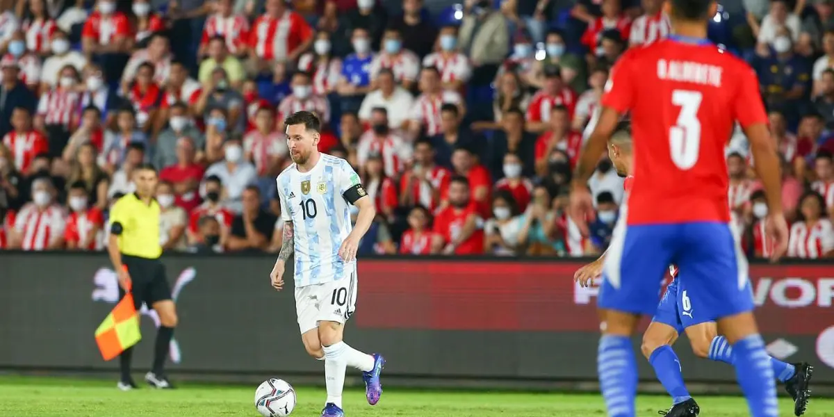 Dressed as a pitcher, the captain initiated a good part of the dangerous situations of the Argentine team. And he also put on the team shirt, when defending.
 