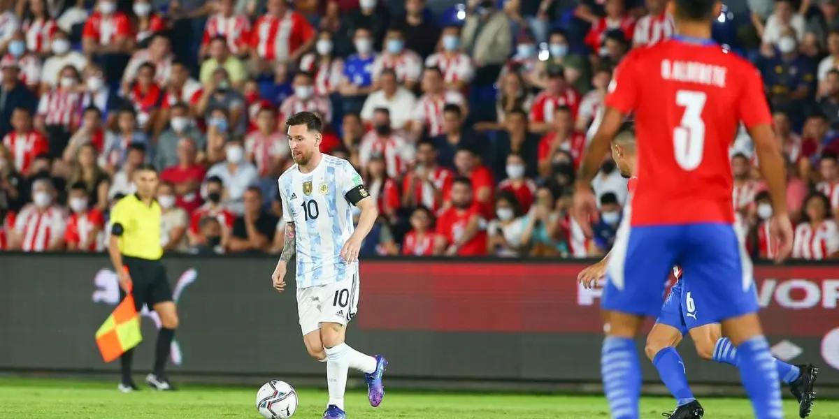 Dressed as a pitcher, the captain initiated a good part of the dangerous situations of the Argentine team. And he also put on the team shirt, when defending.