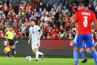 Dressed as a pitcher, the captain initiated a good part of the dangerous situations of the Argentine team. And he also put on the team shirt, when defending.