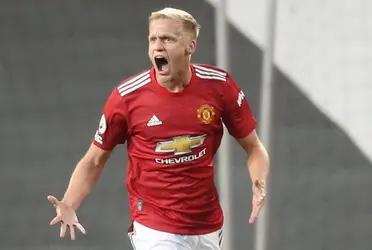 Dutch international player has decided on his Manchester United future after receiving transfer offers from other clubs.