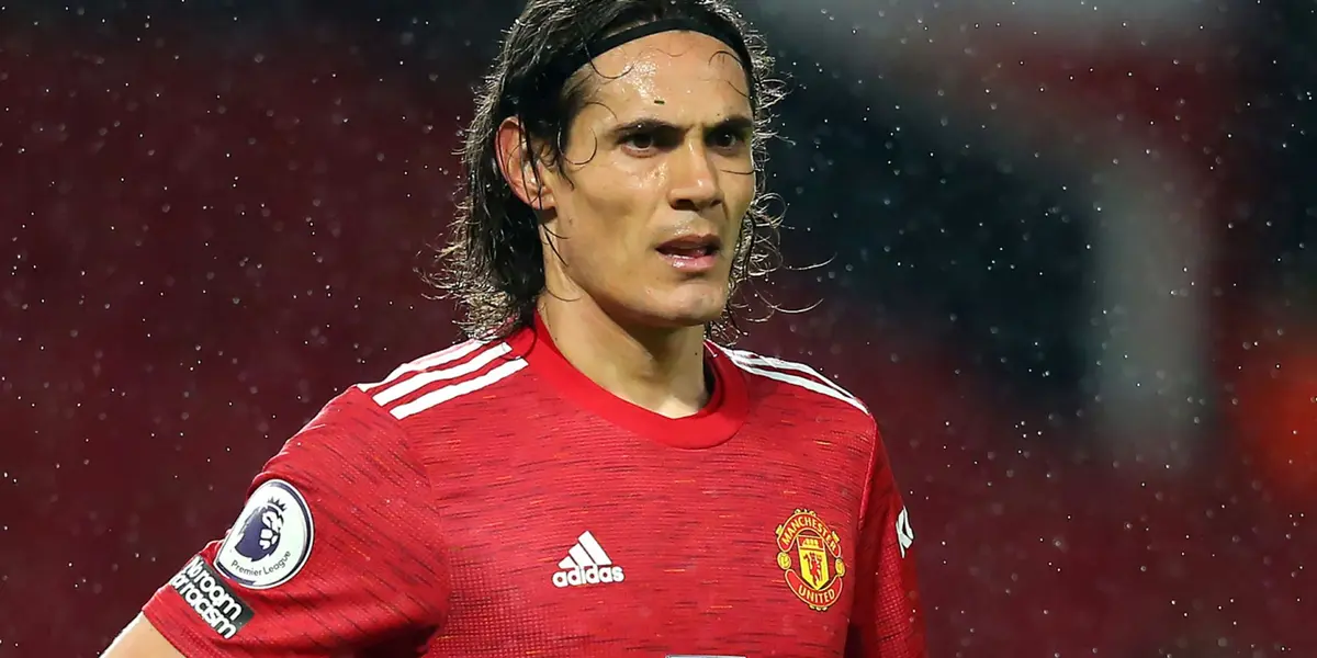 Edinson Cavani has lost his No 7 jersey and his place in the United first-team to the arrival of Cristiano Ronaldo. The Uruguayan must be unhappy at the club according to Dimitar Berbatov.