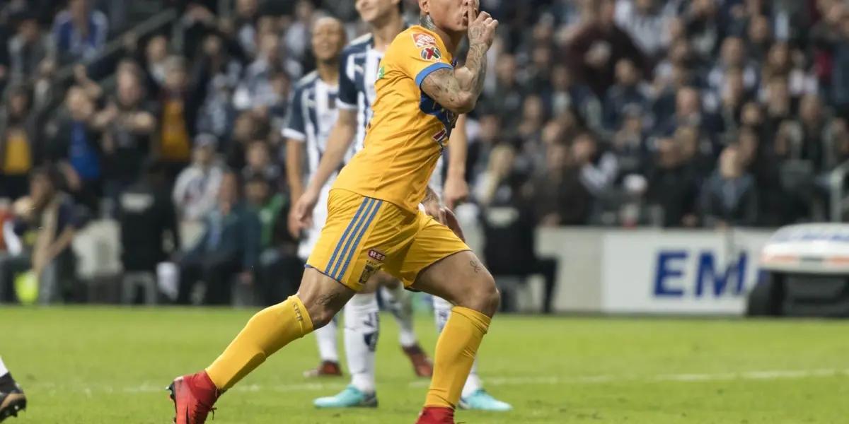 Eduardo Vargas announced today that he will join Brazilian Atletico Mineiro after playing at Tigres for six years.