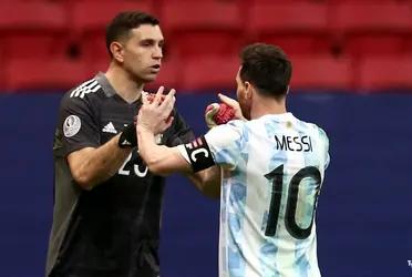 Emiliano Martínez is the goalkeeper of the moment. Chosen the best one in the Premier League last season, today he seeks to revalidate his own votes, receiving the award for the best goalkeeper in the world.