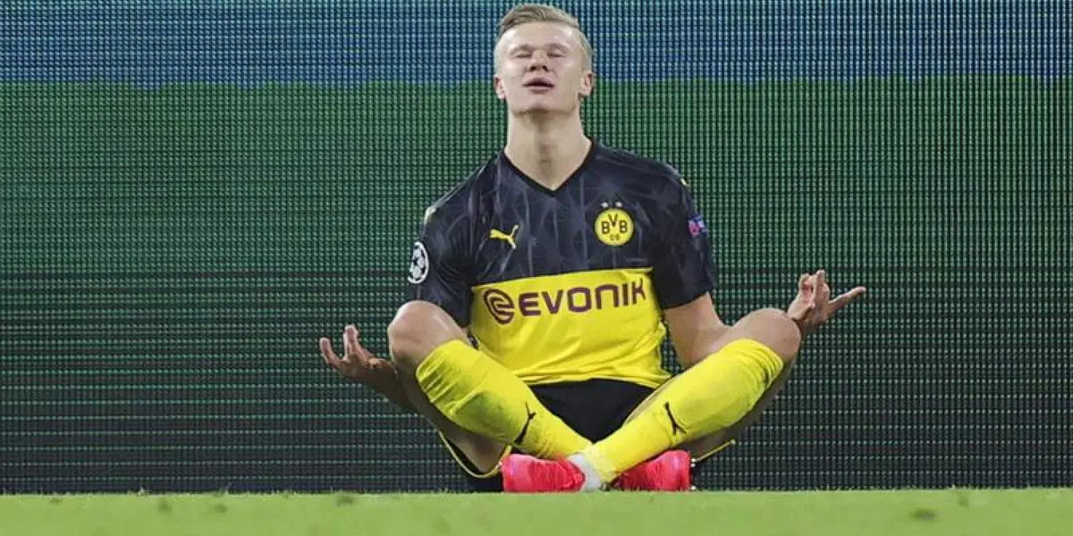 Erling Haaland and Borussia Dortmund analyze Chelsea's huge offer worth around £135 million is believed to be coming to the Dortmund table soon.