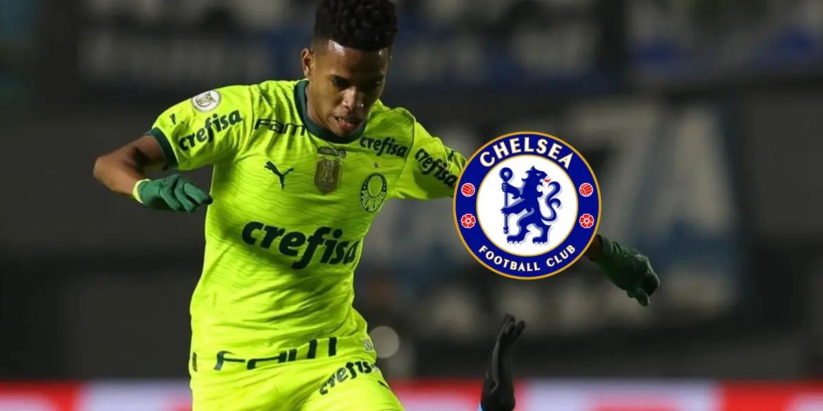 Estevão Willian dribbles while he wears the Palmeiras jersey and the Chelsea badge is next to him. (Source: EstevaoWillian7 X)