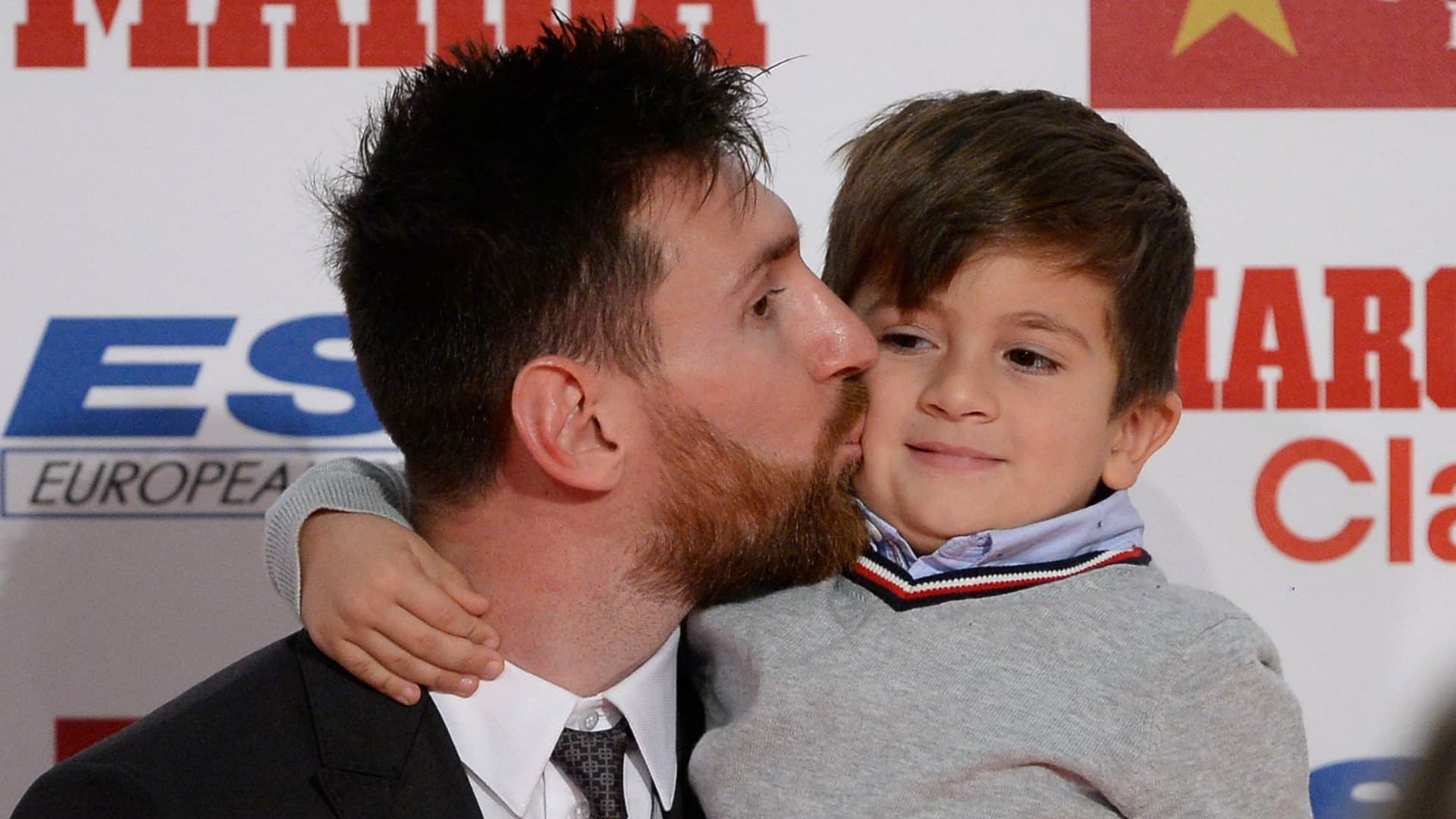 Every son has his dad as a hero. And if not, we should ask Thiago Messi, who already dreams of following in his father's footsteps, in the elite of world football.