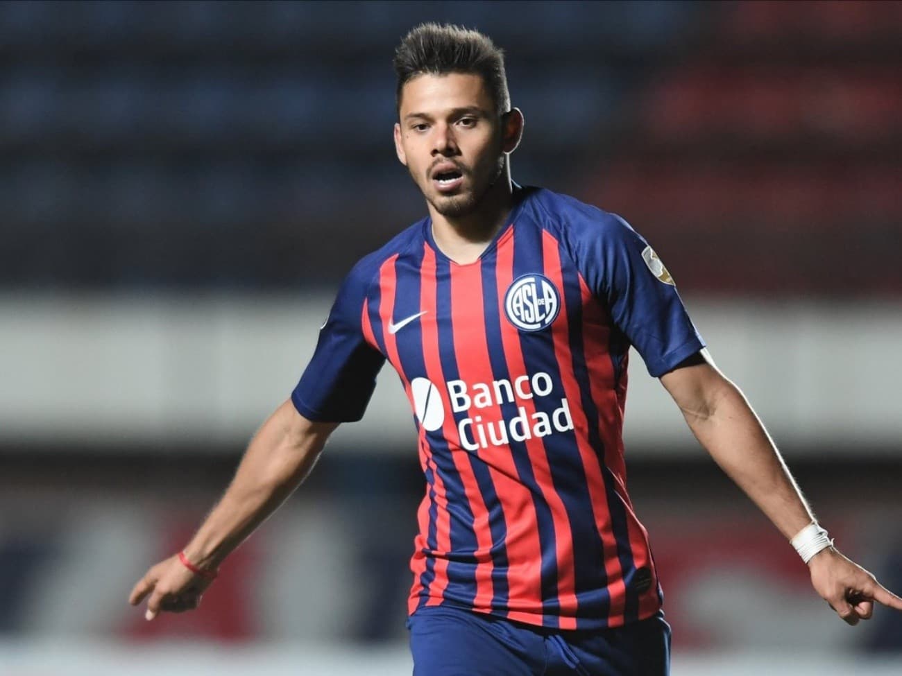 Everything seems to indicate that La Máquina has "stolen" the 29-year-old Paraguayan striker from Boca Juniors.